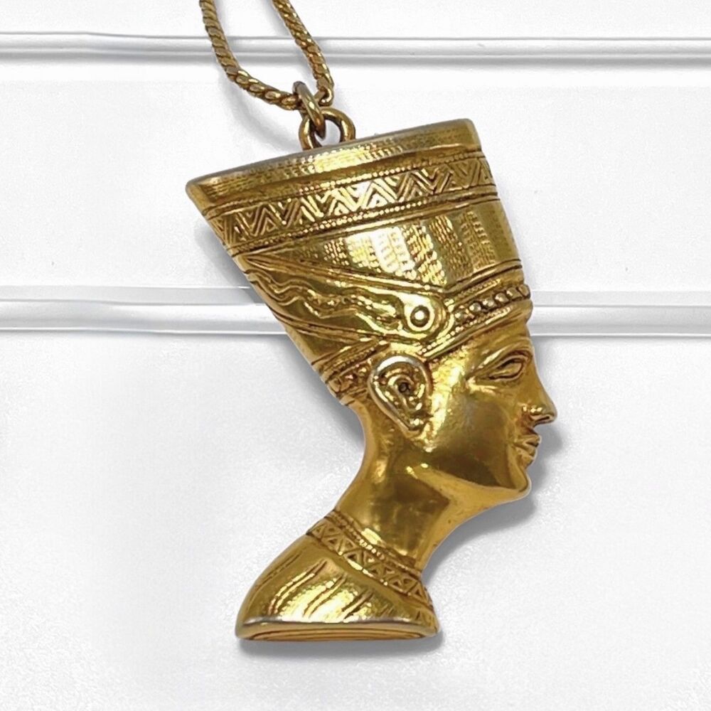 Vintage Egyptian Style Pendant Necklace Gold Tone Pharoah Nefertiti 1.5" Jewelry